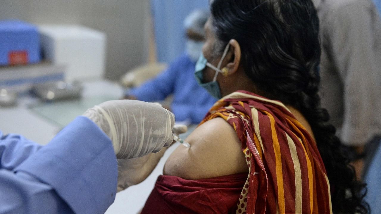 A medical worker inoculates a woman with a dose of a Covid-19 coronavirus vaccine at a government hospital in Hyderabad on March 31, 2021. Credit: AFP Photo