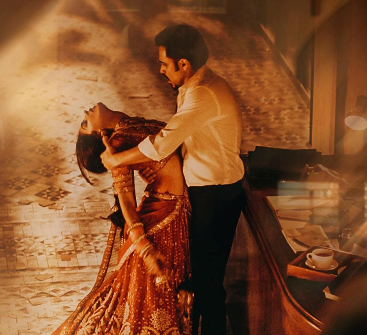 Emraan Hashmi and Yukti Thareja in the song 'Lut Gaye'. TWITTER/RADHIKA RAO AND VINAY SAPRU