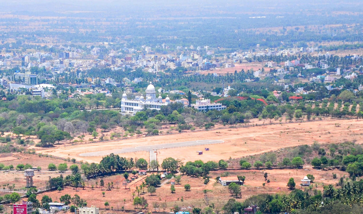 An aerial view of Lalitha Mahal Palace Hotel and existing helipad, from Chamundi Hill in Mysuru. DH File Photo