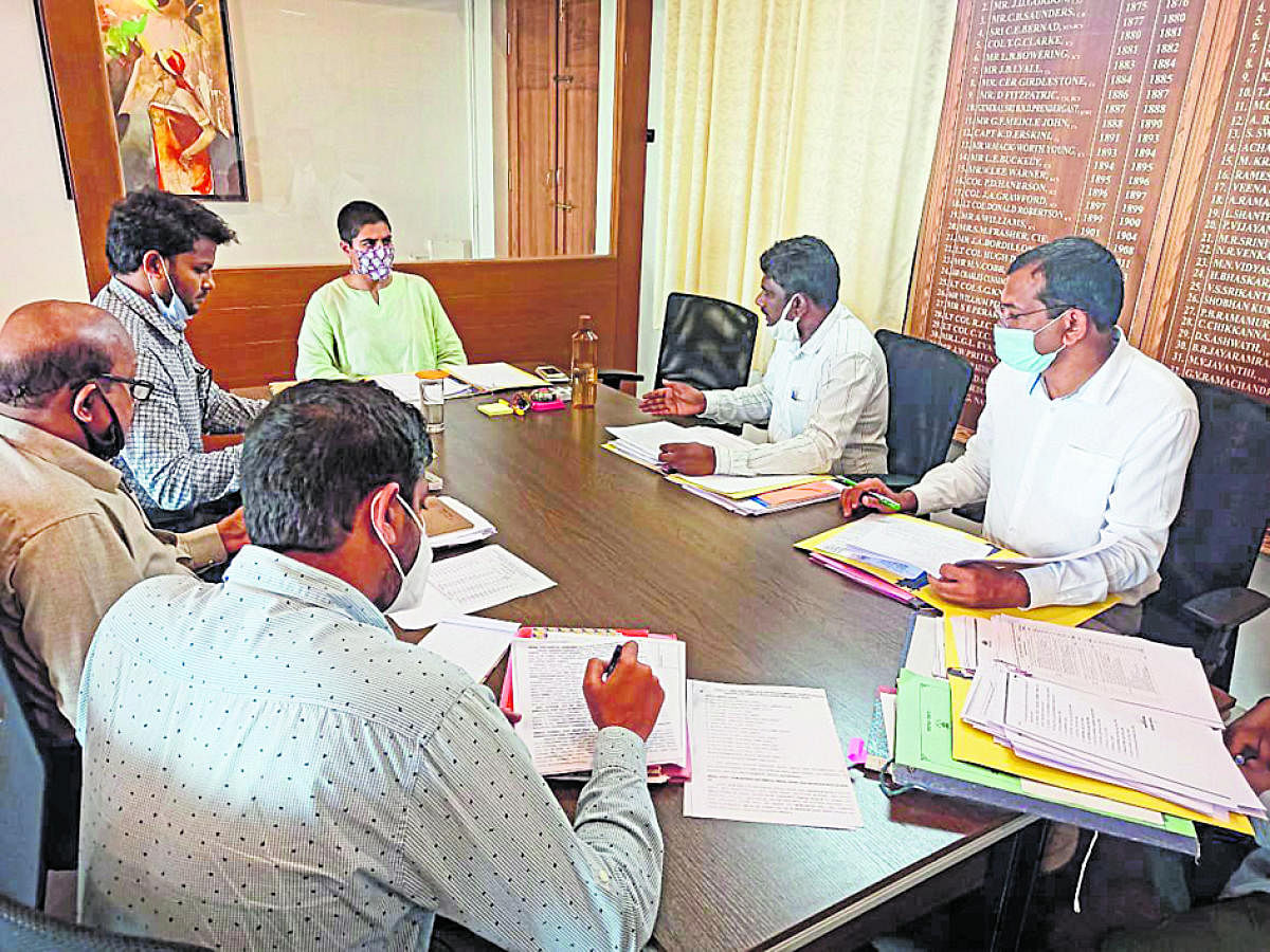 Deputy Commissioner Charulata Somal chairs a meeting in Madikeri. Credit: DH Photo