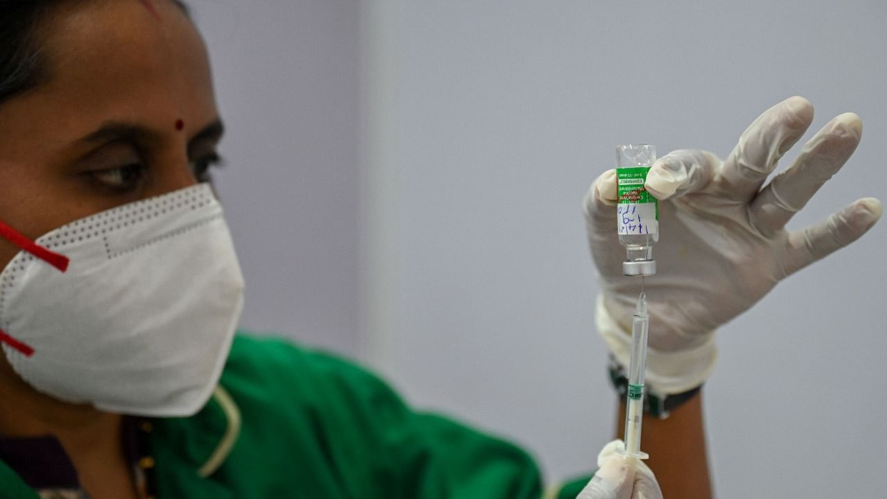 A health worker prepares to administer a dose of the Covishield, AstraZeneca-Oxford's Covid-19 coronavirus vaccine, at a vaccination centre in Mumbai on April 1, 2021. Credit: AFP Photo