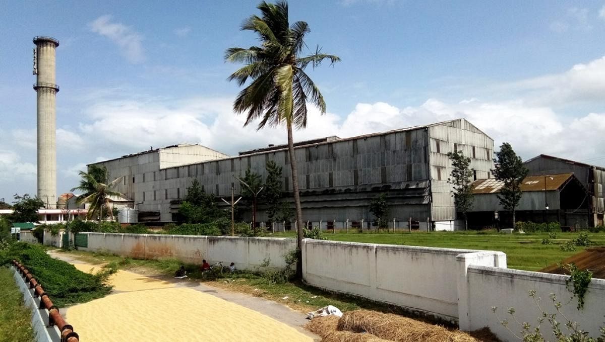 Pandavapura Sahakari Sakkare Karkhane at the junction of Kennalu and Darasaguppe villages in Pandavapura taluk, Mandya district. DH File Photo