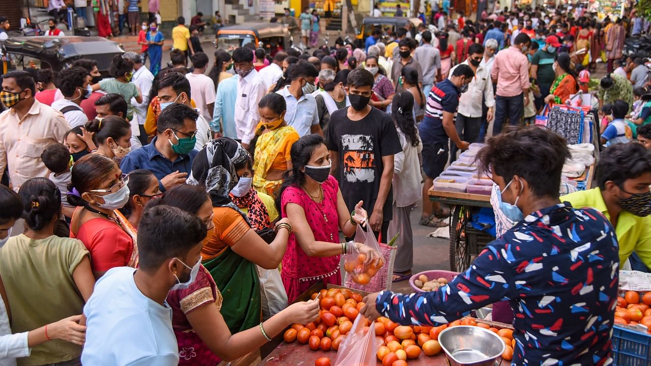 Crowded market place at Kopar Khairane amid spike in Covid-19 cases, in Navi Mumbai, Sunday, April 4, 2021. Credit: PTI Photo