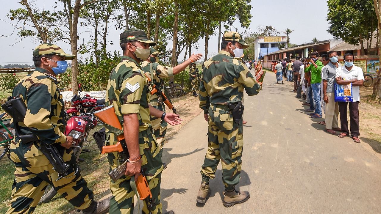 Police remains vigilant at polling booths in West Bengal amidst violence. Credit: PTI Photo