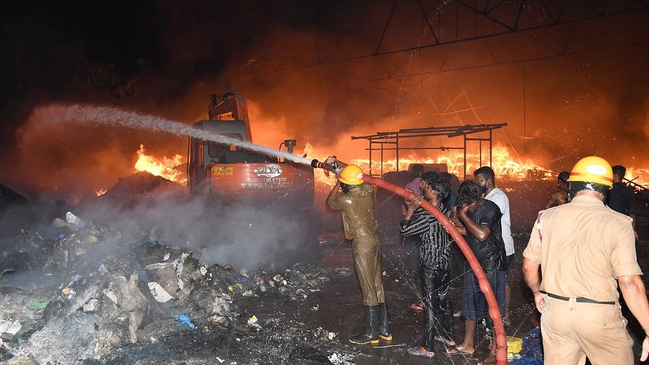 Firefighting operations underway at the Pachhanady dumping yard in Mangaluru. Credit: DH Photo