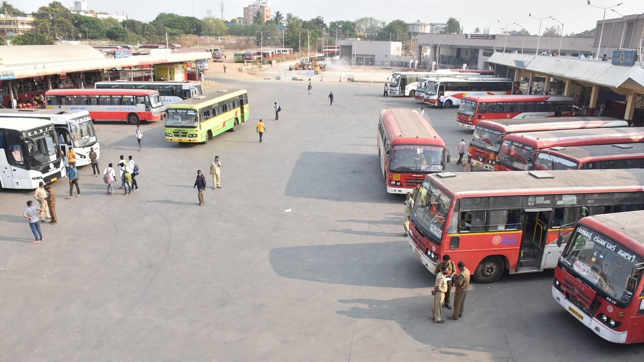 A view of the KSRTC bus stop in Majestic with very less commuters. Credit: DH Photo/Janardhan B K