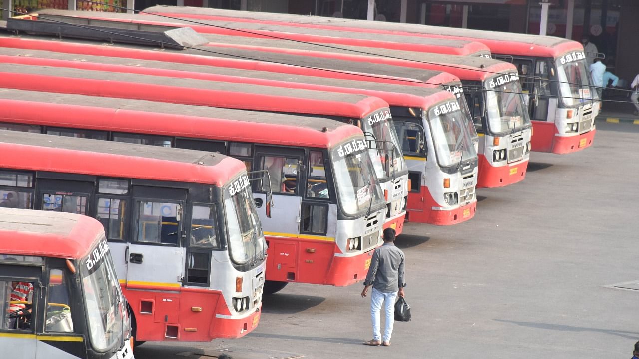 The four corporations together not only ran 20,000 buses, but operated the vehicles in such a way as to cater to the needs of about 65 lakh people, even in the middle of the pandemic. Credit: DH Photo/Janardhan B K