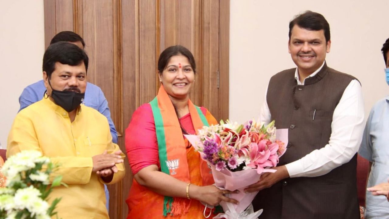 Former Shiv Sena MLA from Bandra East, Trupti Sawant, joined the BJP. Credit: Twitter Photo/@Devendra_Office