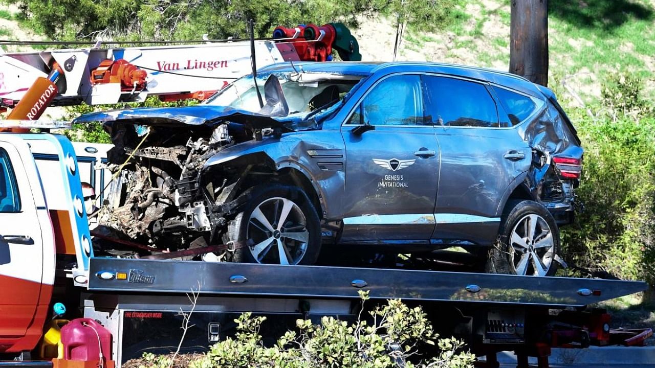Tow truck recovers the vehicle driven by golfer Tiger Woods in Rancho Palos Verdes, California. Credit: AFP Photo