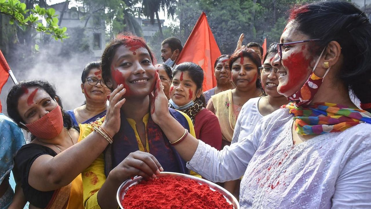 CPI (M) candidate Dipsita Dhar plays Holi while campaigning for Assembly polls, in Howrah district. Credit: PTI photo. 