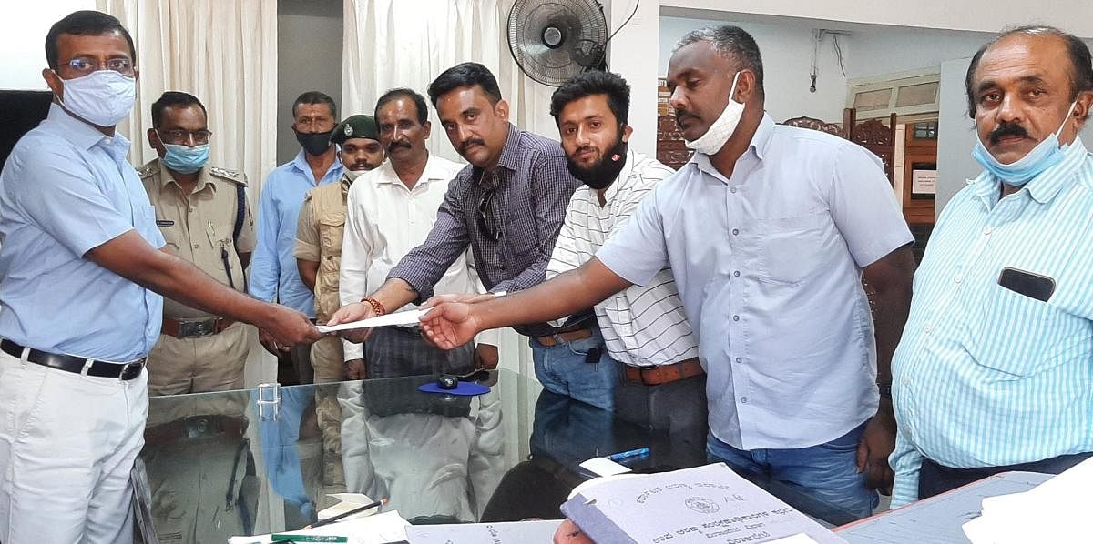 A delegation submits a memorandum to forest department officials in Virajpet.