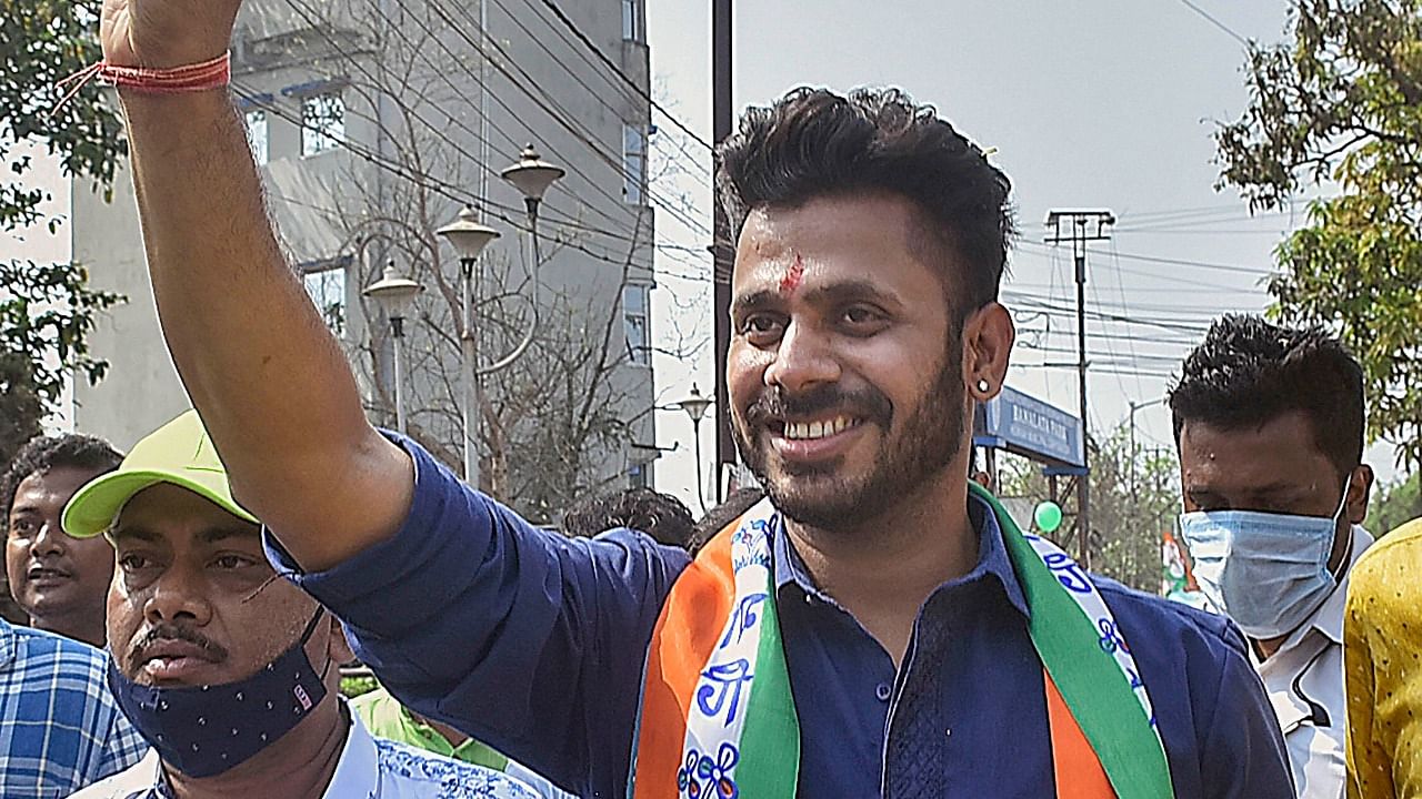 TMC candidate from Howrah constituency Manoj Tiwary during a door-to-door election campaign, ahead of West Bengal assembly polls. Credit: PTI.