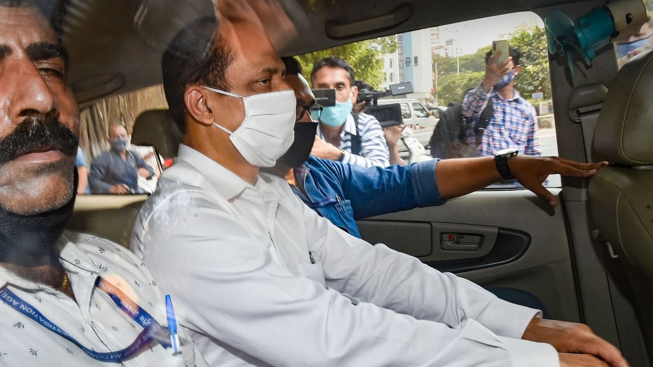Vaze (C) is also under the scanner for the alleged murder of Thane businessman Mansukh Hiren, who was in possession of the SUV. Credit: PTI File Photo
