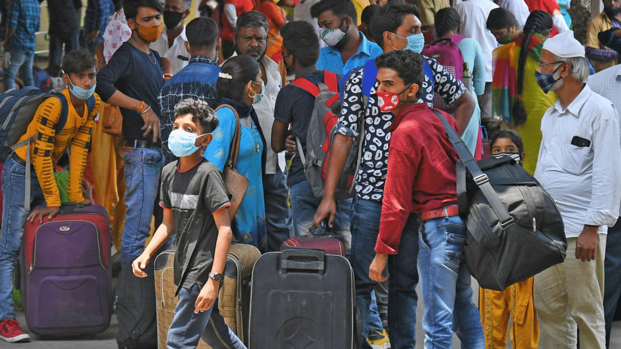 The KSR Bengaluru railway station was swarmed with people on Friday. Credit: DH Photo/Pushkar V