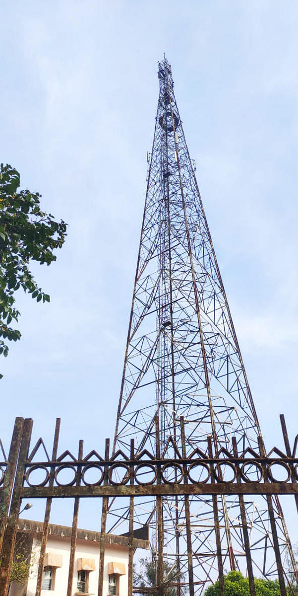 The BSNL tower in Haraga is almost dysfunctional.