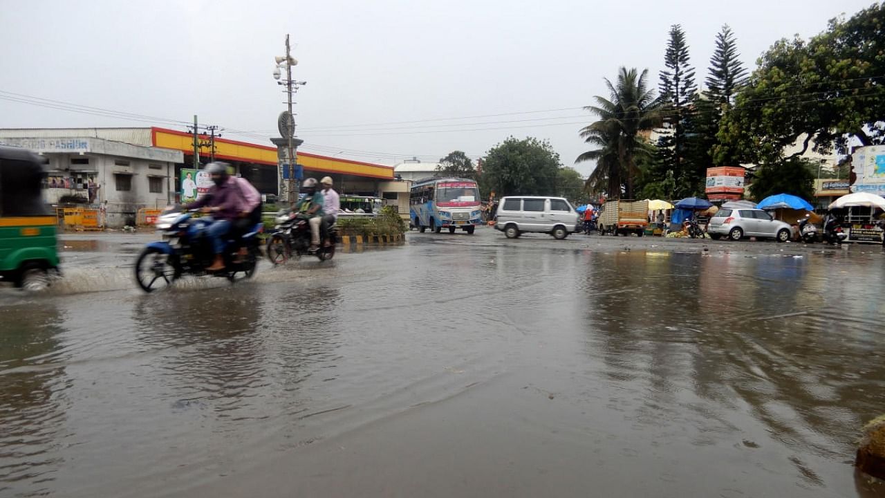 A waterlogged road in Hassan on Wednesday. Credit: DH Photo