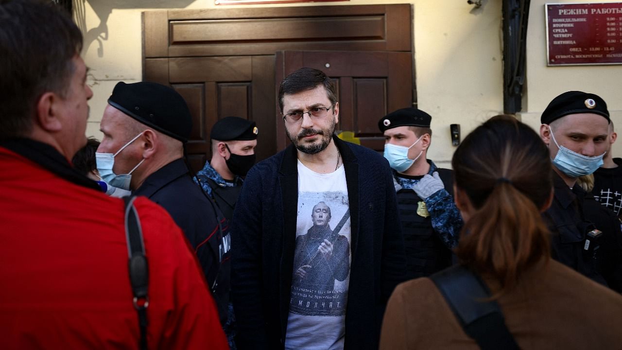 A man wearing a T-shirt with an image of Russian President Vladimir Putin leaves the Basmanny district court during a hearing on pre-trial measures against journalists of student news site DOXA charged with inciting minors to protest, in Moscow. Credit: AFP photo