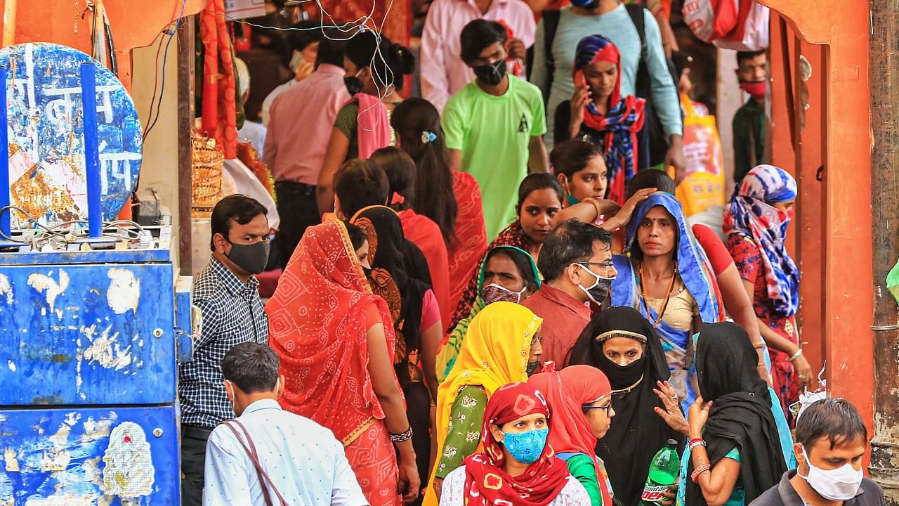 Visitors' rush at a market at Badi Chaupar amid a surge in coronavirus cases, in Jaipur. Credit: PTI photo