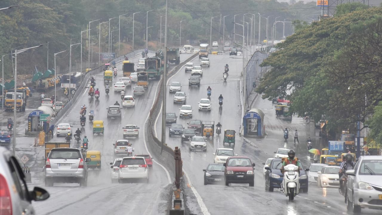Motorists brave rain on Ballari Road near Ganganagar in Bengaluru on Wednesday. Parts of the city received the first pre-monsoon showers of the season in the day. Credit: DH PHOTO/JANARDHAN B K