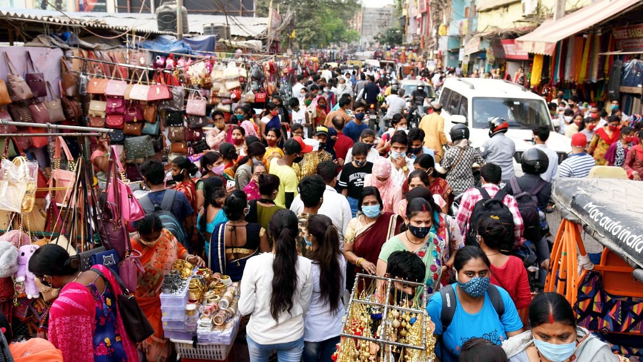 People, not adhering to social distancing norms, at Khetan Super Market amid coronavirus pandemic, in Patna, Friday, April 16, 2021. Credit: PTI Photo