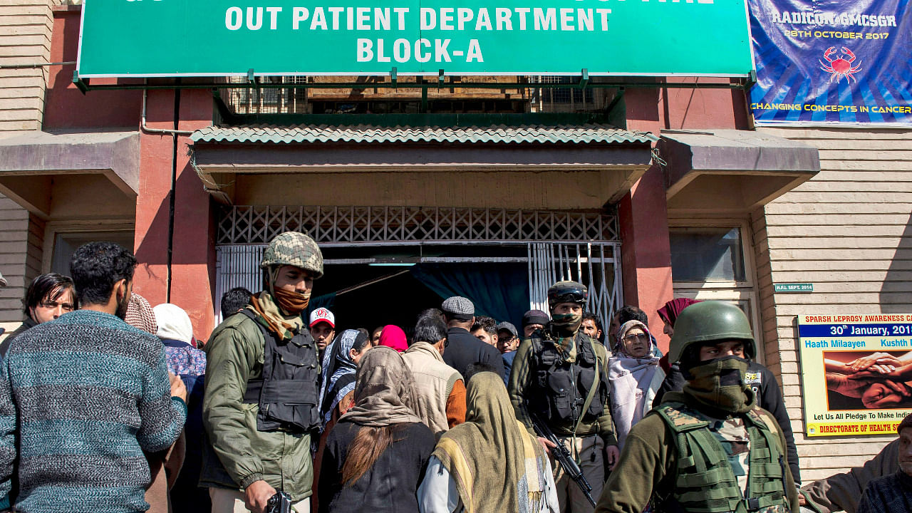 Security personnel and patients outside the OPD of SMHS Hospital in Srinagar. Credit: PTI File Photo
