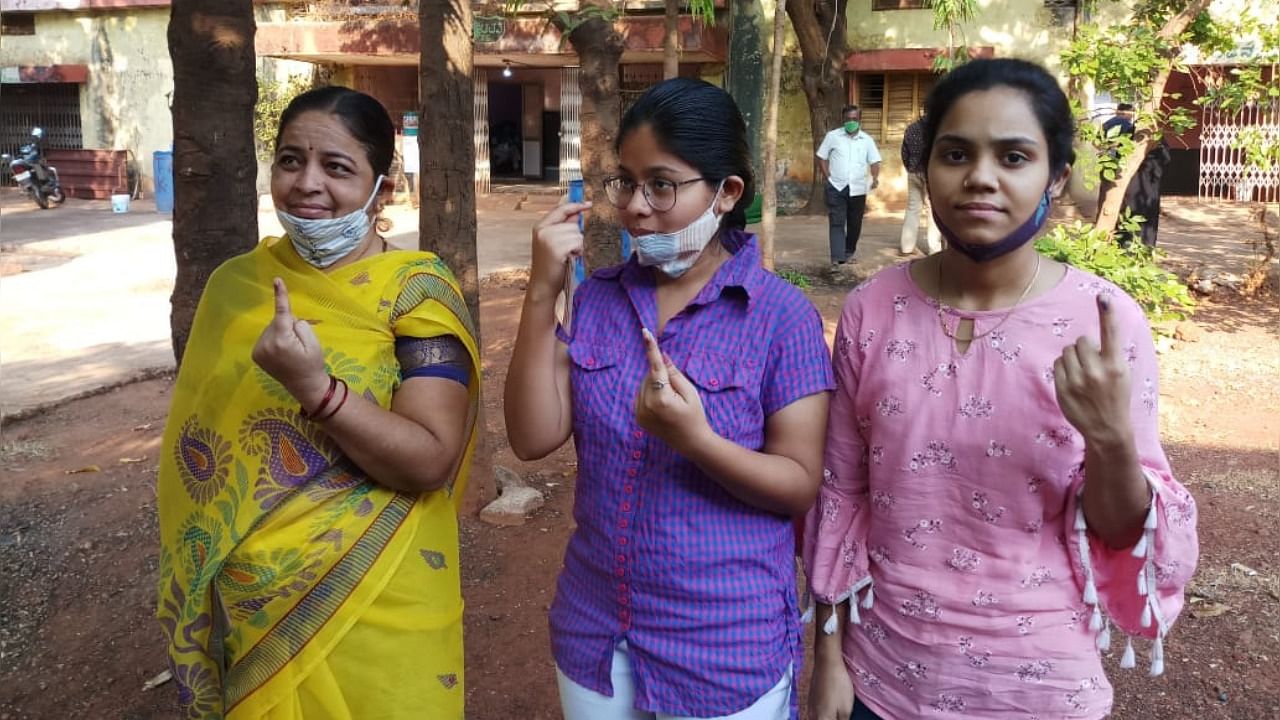 Voters show their inked fingers after casting their votes. Credit: DH Photo