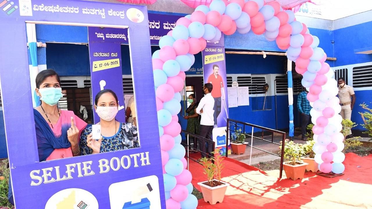 Women voters show their inked fingers at selfie booth at Sakhi polling station in the premises of Government Primary School at Modaga village in Belagavi taluk for the by-election for Belgaum Lok Sabha Constituency in Belagavi. Credit: DH Photo