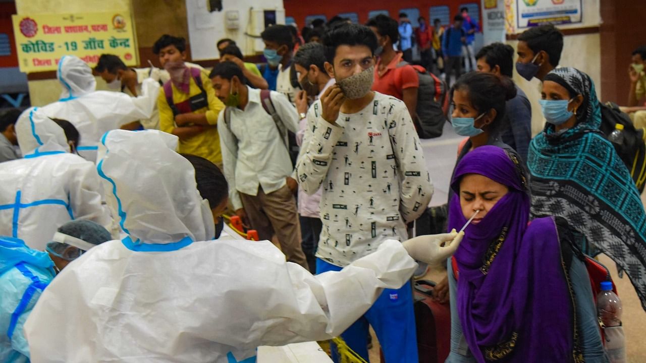 India reported a record 2,61,500 new coronavirus cases and 1,501 deaths on Sunday. Credit: PTI Photo