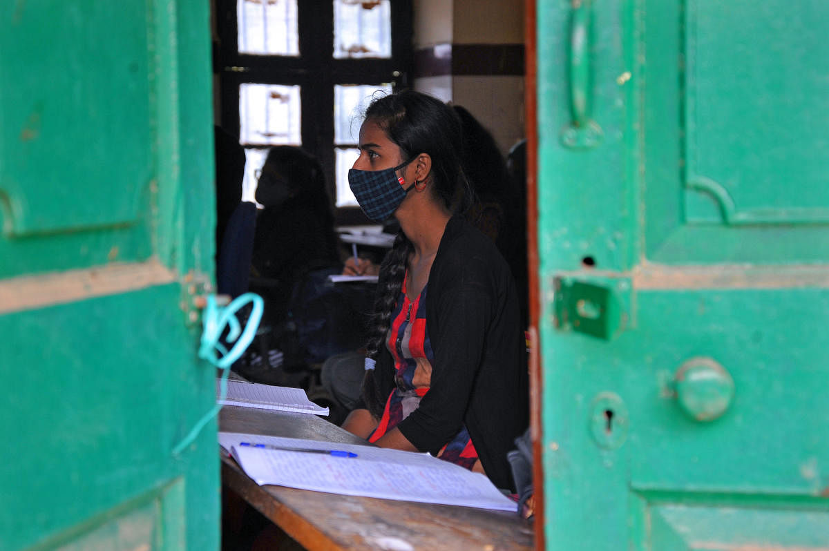 Students wearing face masks attend a class after the authorities reopened schools, amid the Coronavirus pandemic, at a government school in Bengaluru, Wednesday, Jan 6, 2021. DH Photo/Pushkar V