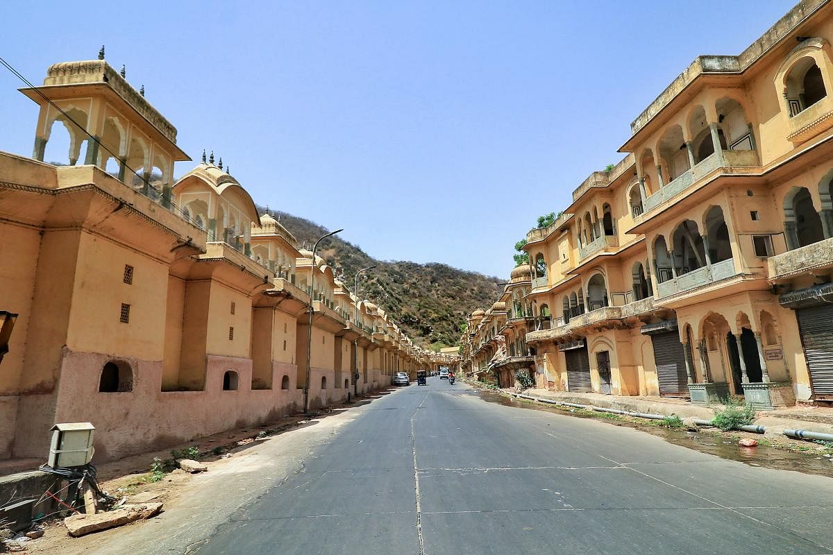 Ghat ki Guni road wears a deserted look during weekend curfew to curb the surge of coronavirus cases, on World Heritage Day, in Jaipur. Credit: PTI photo. 