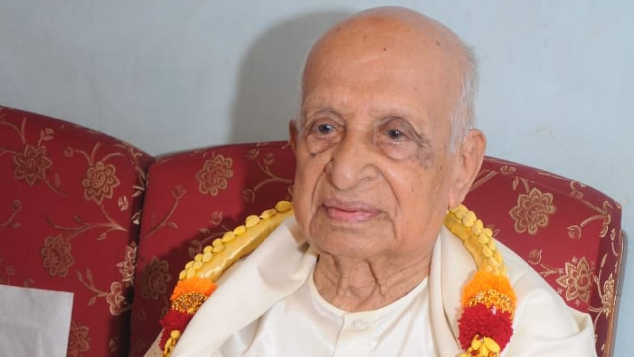 Centenarian, Kannada writer, grammarian, editor, lexicographer and critic Ganjam Venkatasubbiah passed away. Credit: Special Arrangement