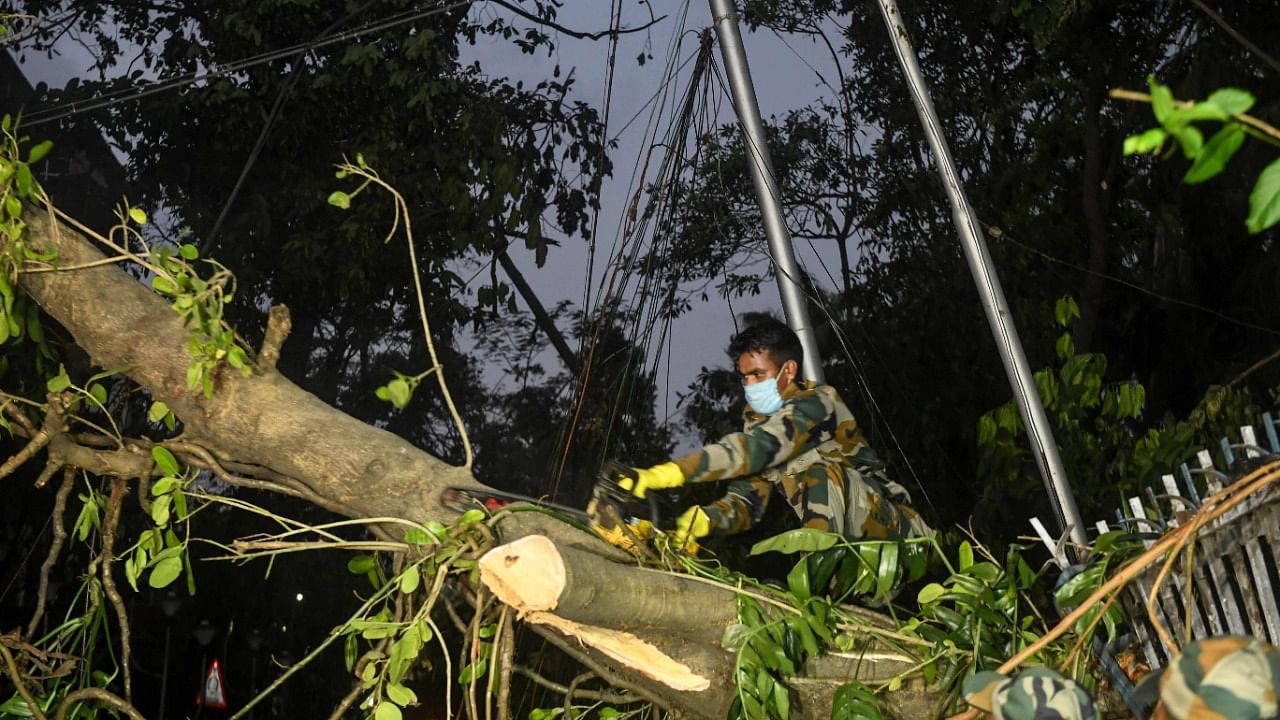 Army personnel deploy to clean roads from fallen tree, electric lines and others following the landfall of cyclone Amphan, in Kolkata on May 23, 2020. Credit: AFP File Photo