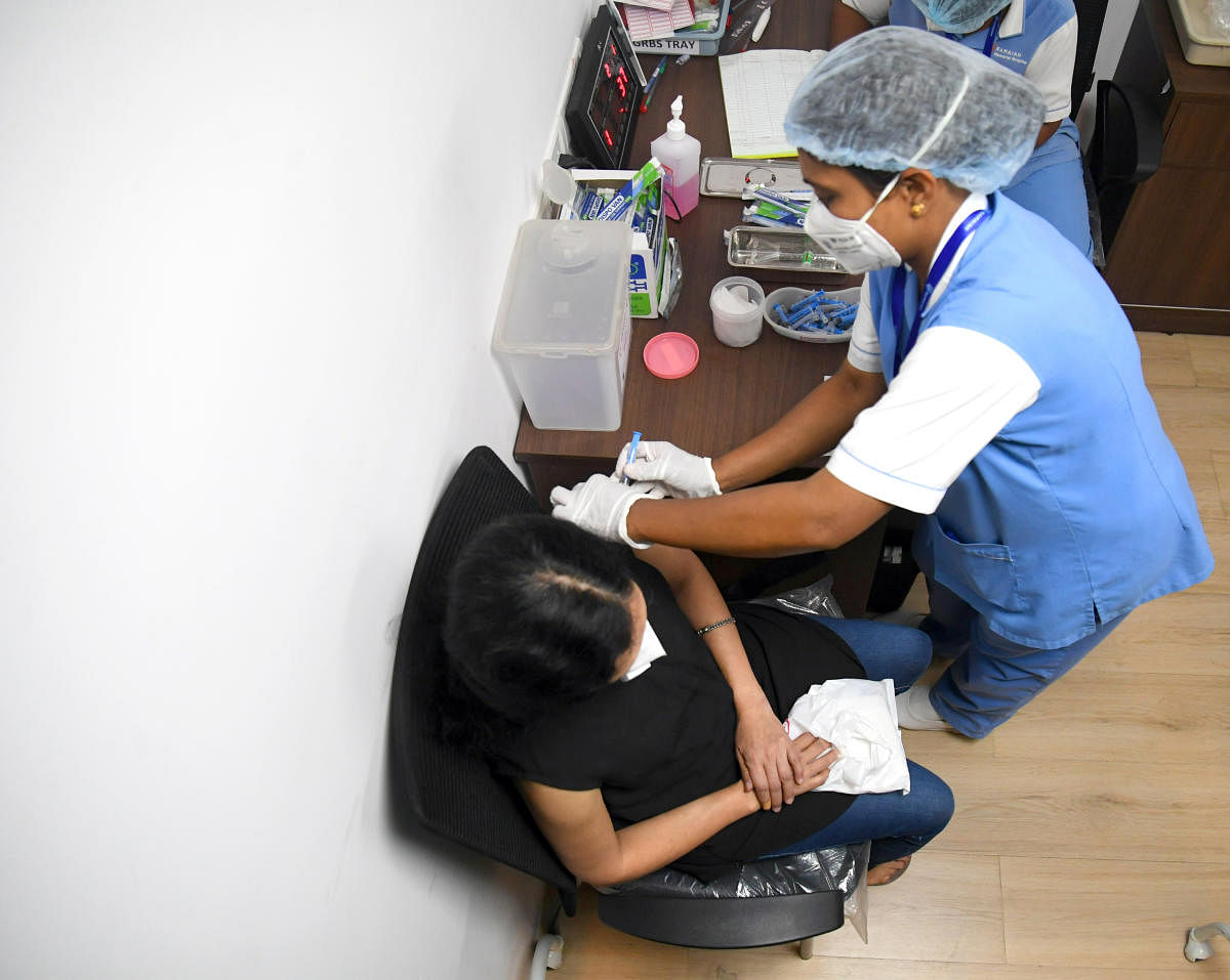 A medical worker vaccinates a woman with Covid-19 vaccine at Ramaiah Memorial Hospital, Bengaluru on Thursday, April 08, 2021. DH PHOTO/PUSHKAR V