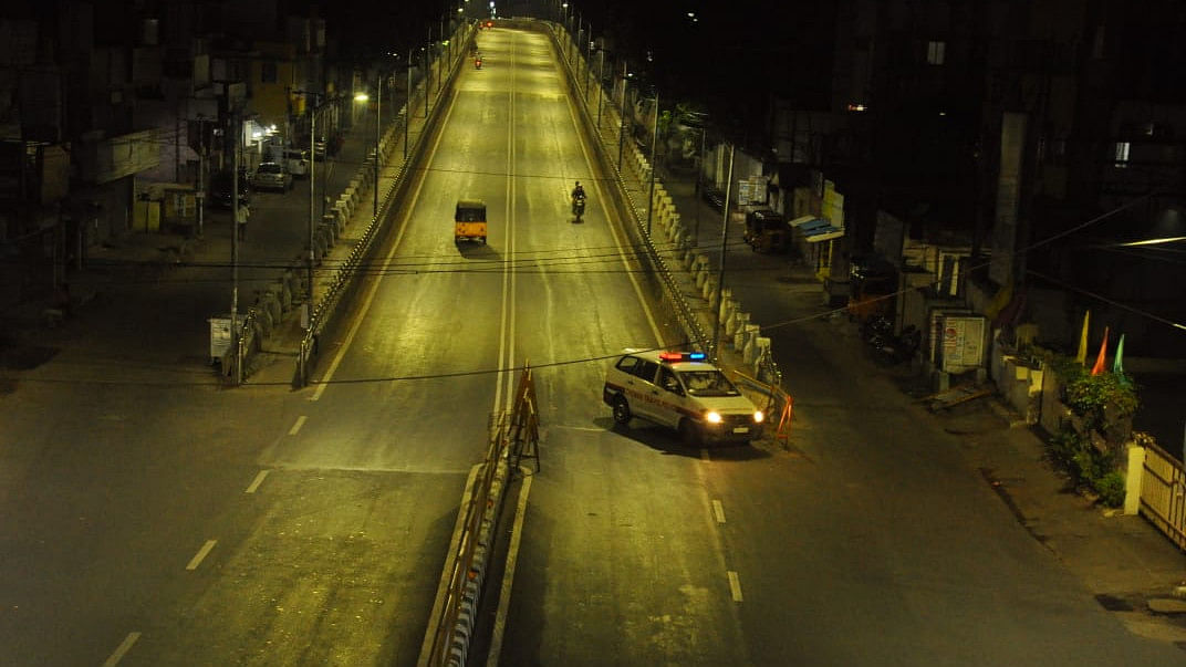 Chennai City Police installed 200 checkpoints across the city to monitor the movement of vehicles and people during the night curfew. Credit: DH Photo