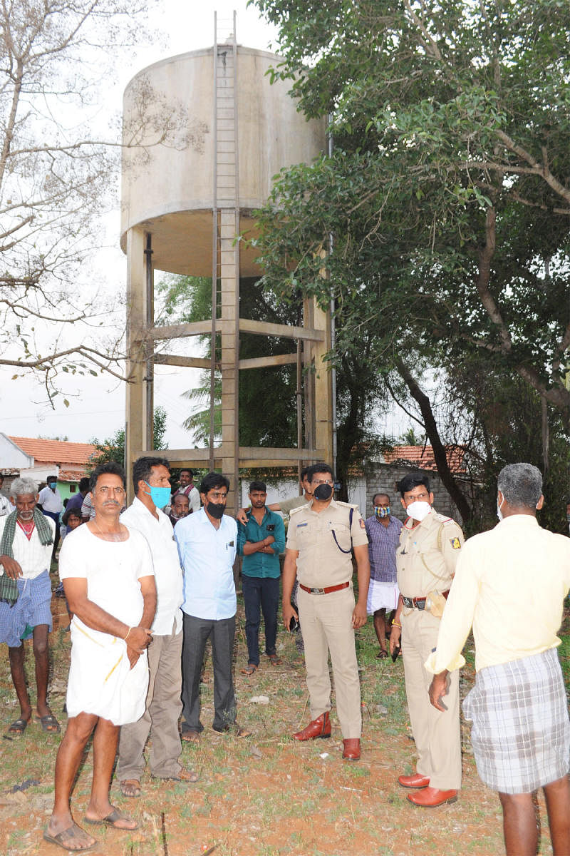 DySP Govindaraju visited the water tank, where miscreants mixed chemicals, at Kurahatti village, Nanjangud taluk, on Tuesday. DH Photo