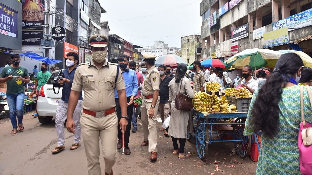 City Police Commissioner visiting Central Market area in Mangaluru. Credit: DH Photo/Govindraj Javali