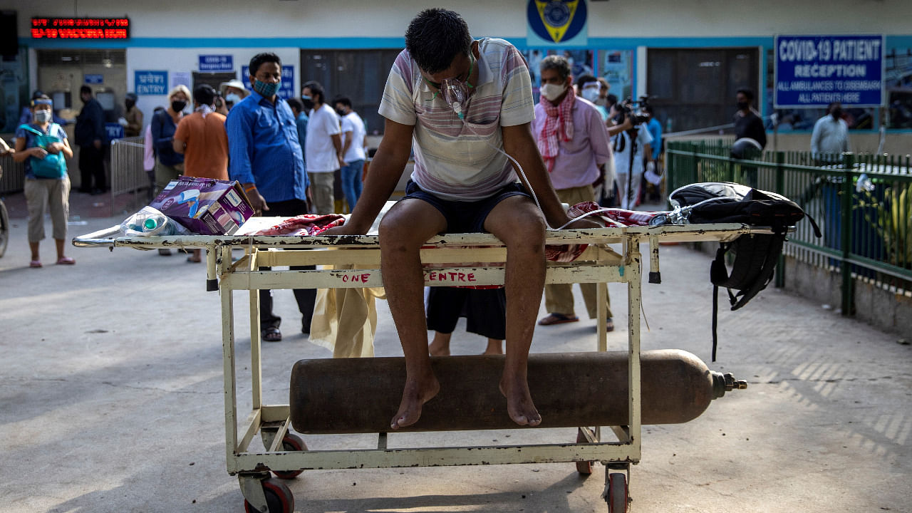 A patient suffering from Covid-19 at Guru Teg Bahadur Hospital in Delhi. Credit: Reuters Photo