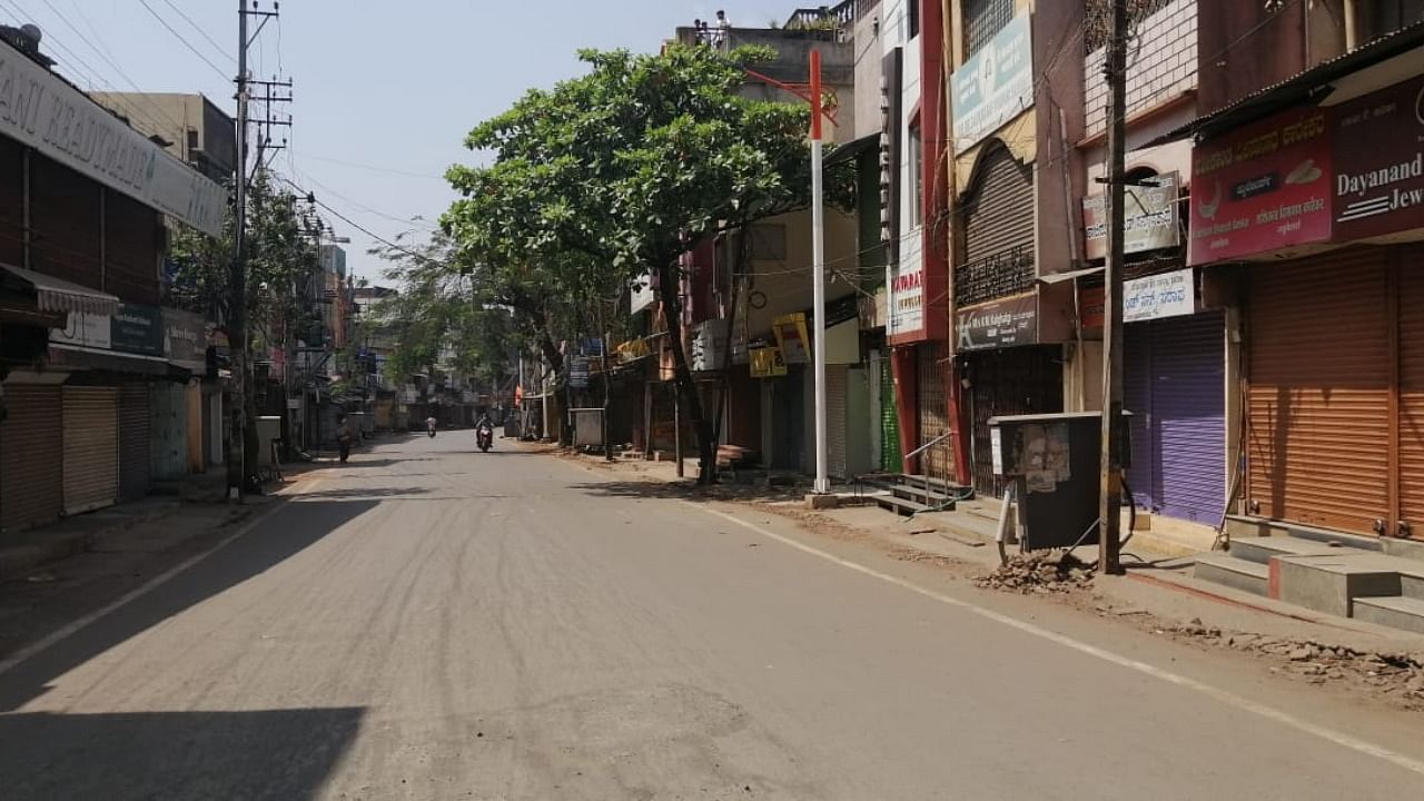 Market areas in Belagavi wear a deserted look after weekend curfew coming into effect on Saturday for preventing spread of Covid-19. Credit: DH photo