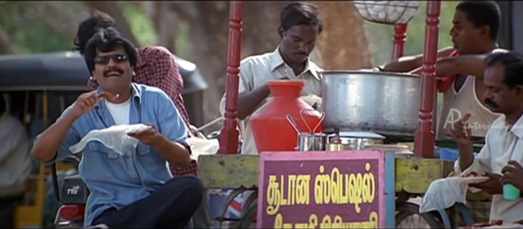 Vivekh in the famous 'Kaka Biriyani' comedy scene in the Tamil blockbuster 'Run'.
