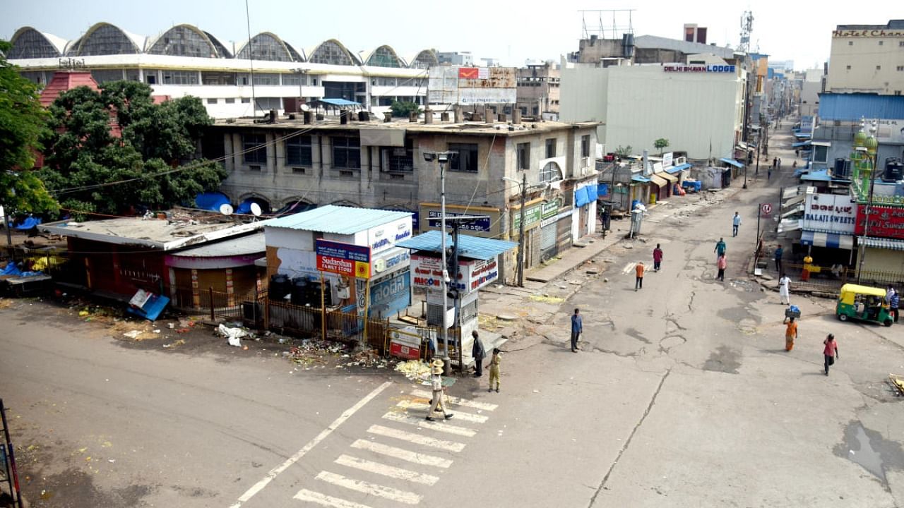 Avenue Road looks deserted during the weekend curfew in Bengaluru on Saturday. Credit: DH Photo/S K Dinesh