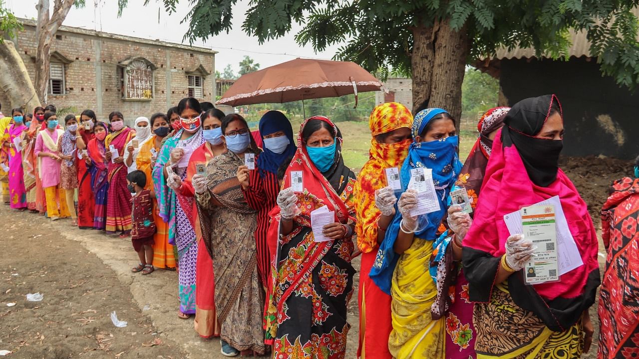 People stand in a queue to cast their votes during 6th phase of West Bengal Assembly Polls, in Burdwan, Thursday, April 22, 2021. Credit: PTI Photo