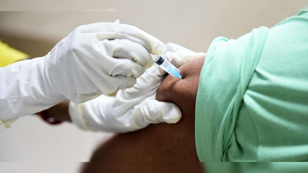 India for the first time on Monday recorded more than 40 lakh vaccination, which according to V K Paul, NITI Ayog member, calls for celebration. Credit: AFP Photo
