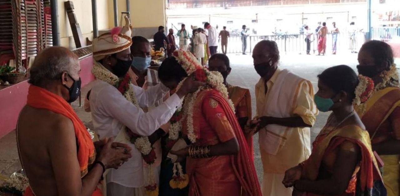 A couple enters wedlock at Kateel Durgaparameshwari Temple on Sunday. Credit: DH photo