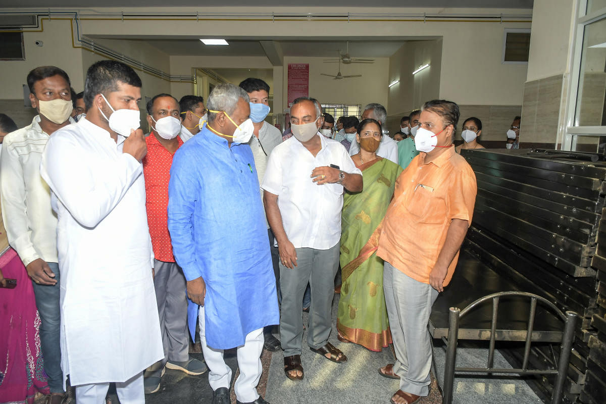 District In-charge Minister S T Somashekar inspects works at Seth Mohandas Tulsidas Hospital in Mysuru on Wednesday. MP Pratap Simha and Mysuru Urban Development Authority Chairman H V Rajeev are seen. DH PHOTO