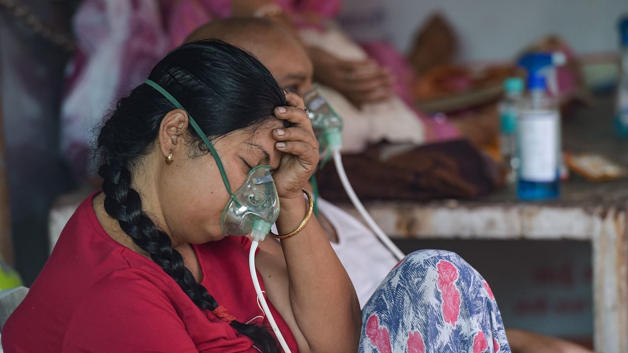 A Covid-19 patient receives free oxygen provided by a gurudwara, as coronavirus cases surge in record numbers across the country, in Indirapuram, Ghaziabad. Credit: PTI photo