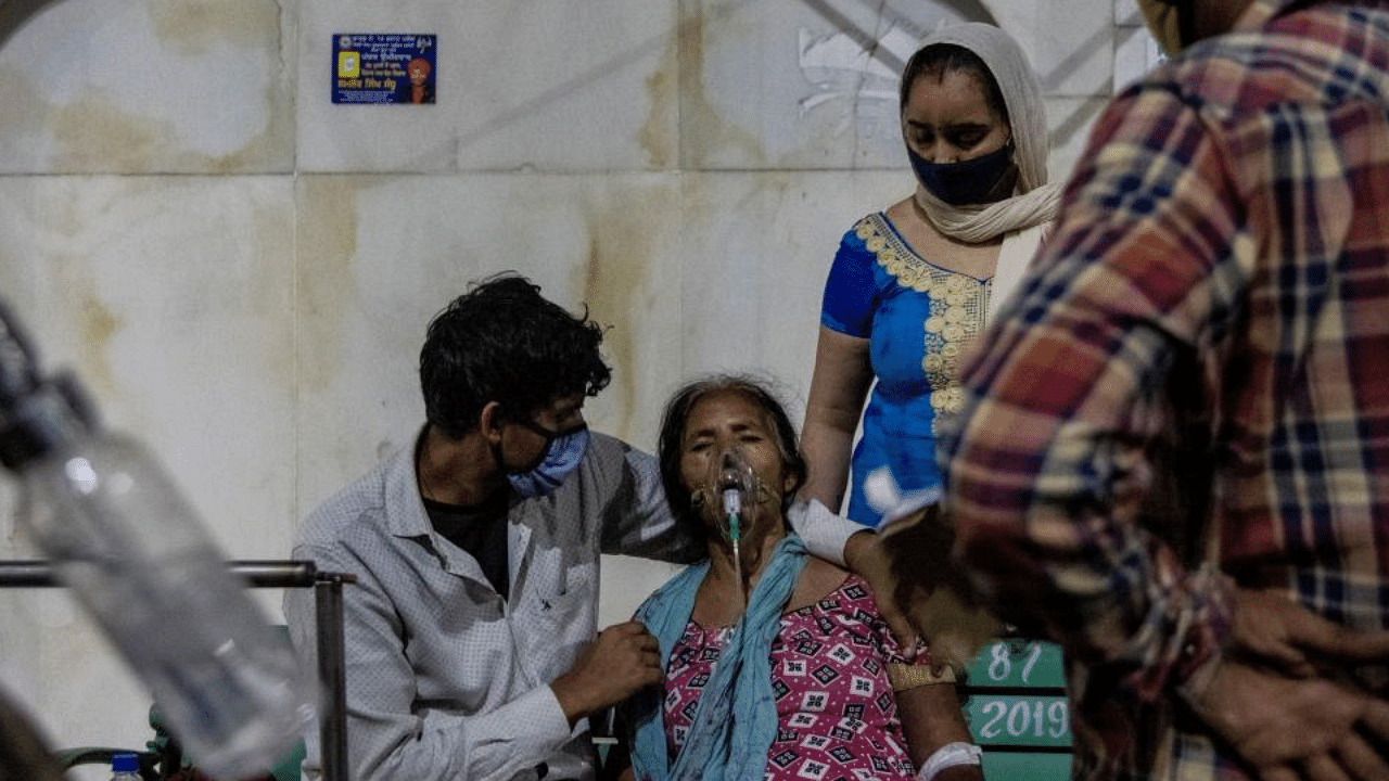 A woman with a breathing problem receives oxygen support for free at a Gurudwara (Sikh temple), amidst the spread of coronavirus, in Ghaziabad, India, April 24, 2021. Credit: Reuters File Photo