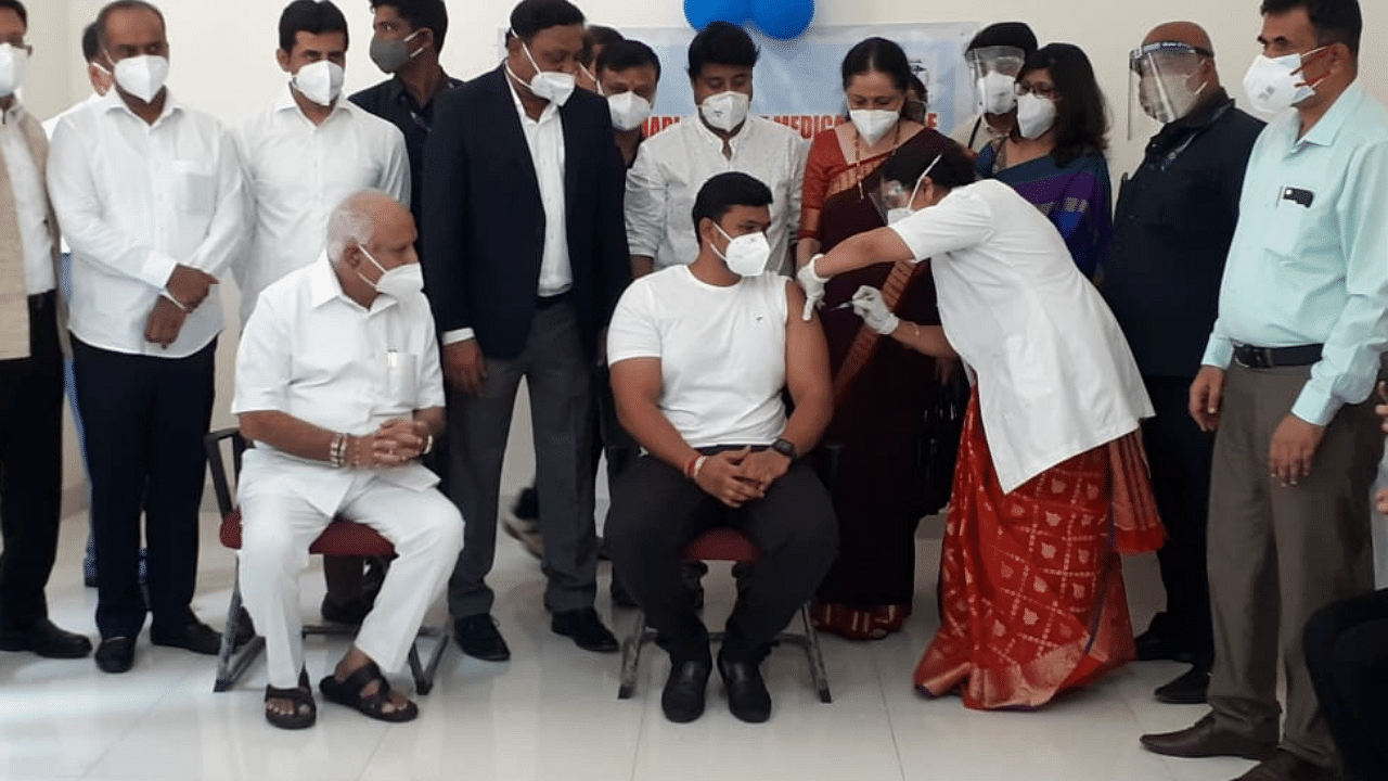 CM B S Yediyurappa symbolically launched the 3rd round of vaccinations for those aged above 18 and above in Bengaluru. Credit: DH Photo/SK Dinesh