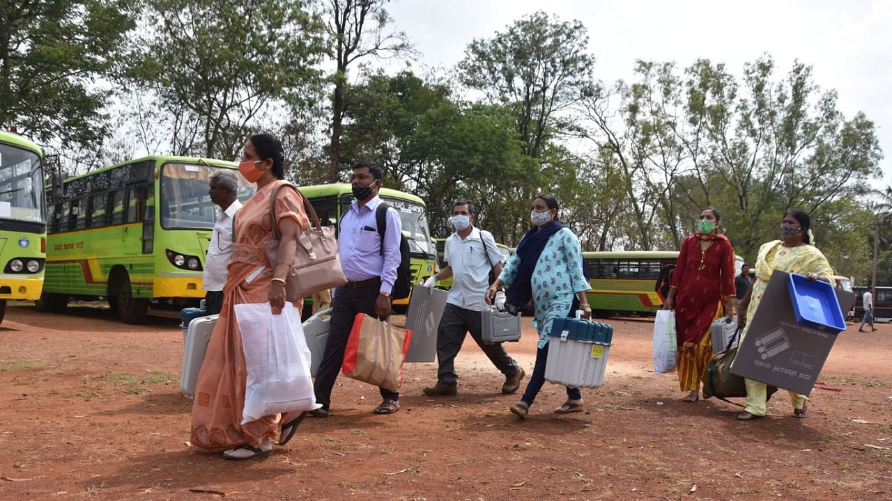 Counting of votes polled on EVMs will commence at 8 am. Credit: DH file photo