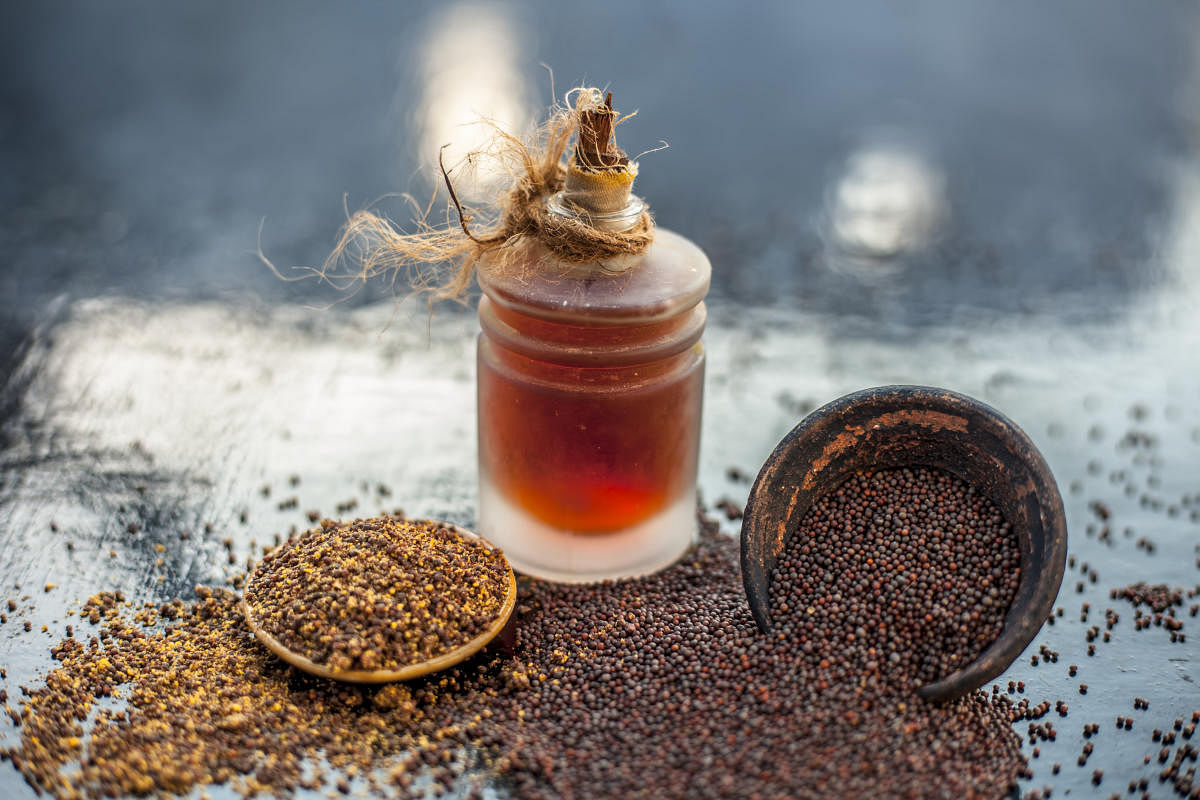 Mustard oil extracted from the seeds of Brassica nigra or mustard