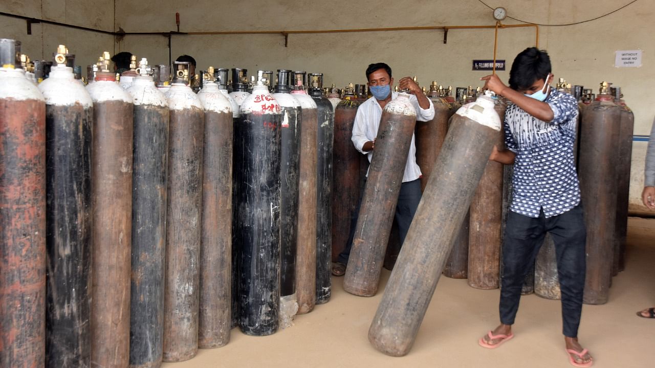 As per procedure, the oxygen manufacturers supply medical oxygen to approved suppliers, who in turn supply it to authorised refillers in a district. Credit: DH Photo/Anup Ragh T